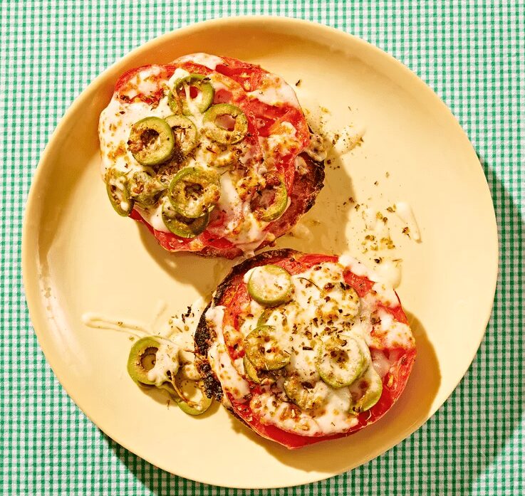 Вкусен и уникатен: Англиски мафин со домати и маслинки