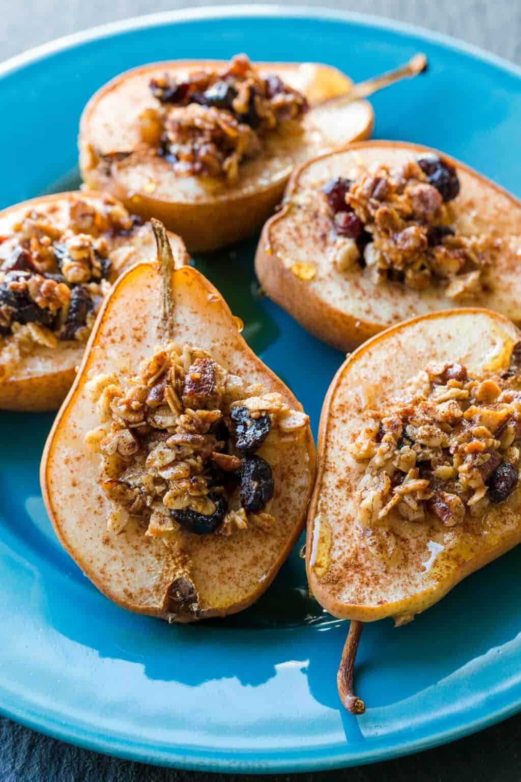 Уникатно и вкусно: Печени круши со овес, ореви и цимет